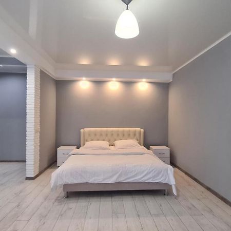 Apartaments On Vulytsia Heroiv Ato 32 크리보이 로그 외부 사진
